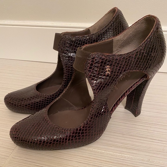 Henry Beguelin Key Hole Pumps - Picture 3 of 9